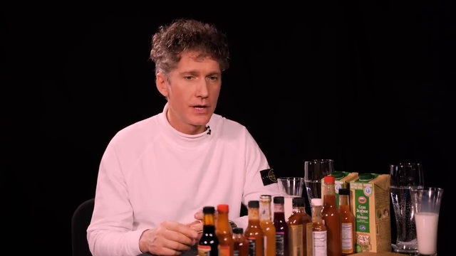 ЖЕСТЬ! КТО ИЗ ЗВЁЗД ПОПРОБУЕТ САМЫЙ ОСТРЫЙ СОУС _ ОСТРОЕ ШОУ #1