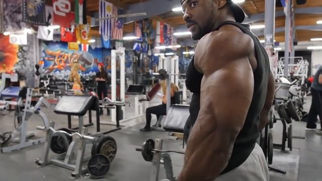 Денис Семенихин - Секреты как накачать большой бицепс от Jay Hardbody [Дубляж Sportfaza]