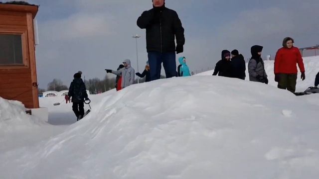 Катаемся на горке. ТЮБИНГ ПАРК Елагино смотреть онлайн