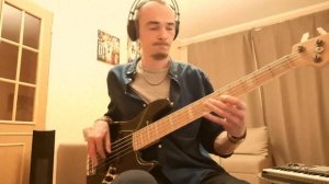 Мелодичный рифф на бас-гитаре с красивыми заполнениями.