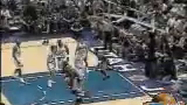 Kobe Bryant Over Greg Ostertag ! Posterized! смотреть онлайн