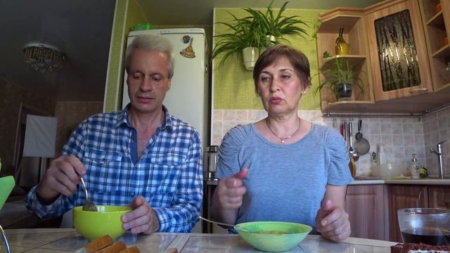 Едим суп, приготовленный в новой кастрюле. смотреть онлайн