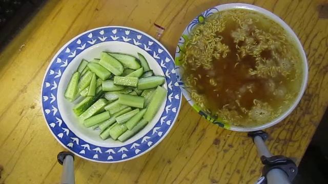 Завариваем Ядреную Индийскую Лапшу! смотреть онлайн