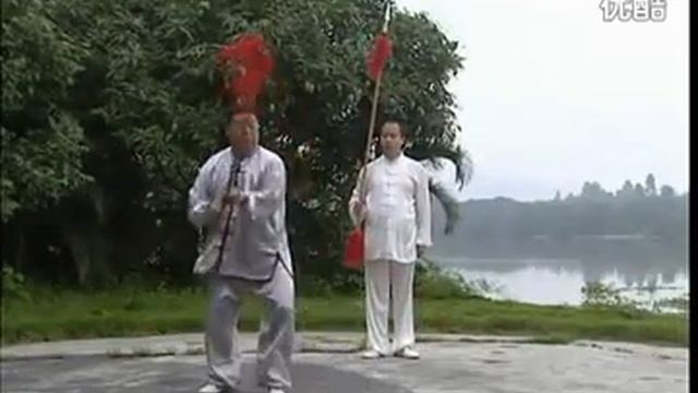 Учитель Гэ Голян (戈国良) обучает багуа нянь шэнь цян (八卦粘身枪) из Чэн пай Гао ши багуачжан (程派高氏八卦掌). смотреть онлайн