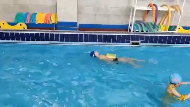 Разбор упражнений. Выполняй правильно. Учимся плавать на спине смотреть онлайн