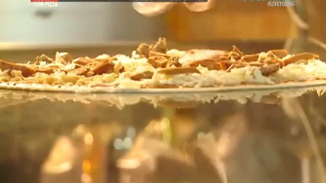 Craving for a hot and hearty Pizza? FoodMad to your rescue! смотреть онлайн