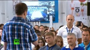 Медведев порекомендовал недовольным зарплатами учителям идти в бизнес