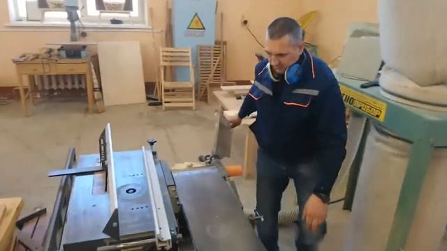Освоение приемов работы на фуговальных и рейсмусных станках смотреть онлайн