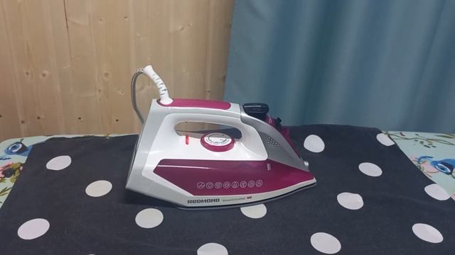 Утюг REDMOND RI-C266 смотреть онлайн