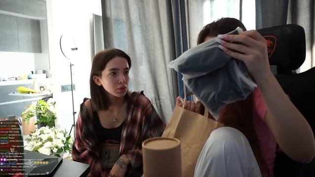 АКУЛИЧ и ГЕНСУХА РАСПАКОВЫВАЮТ ПОДАРКИ С ДНЯ РОЖДЕНИЯ! | акулич