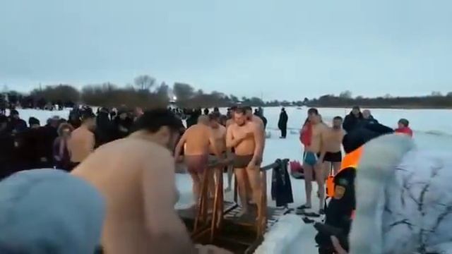 Крещенские купания в Петропавловске смотреть онлайн