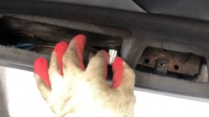 Как снять дверные карты на автомобиле Mitsubishi Lancer 9 Cedia