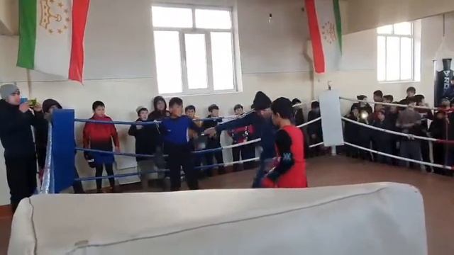 Фариз Шогирди Малим Набихон Кабуд vs Шогирди Малим Бувохон. Зал Мухаммад Якубов Исфара 2022 бокс смотреть онлайн