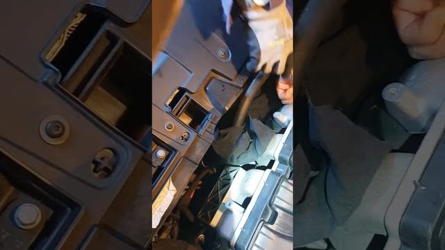 Renault megane cabriolet coupe spark plug change airinlet manifold removal 1 смотреть онлайн