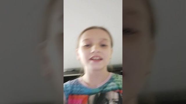 Как правильно брать хомяка в руки? (Хомяк начал пробовать на вкус) ?