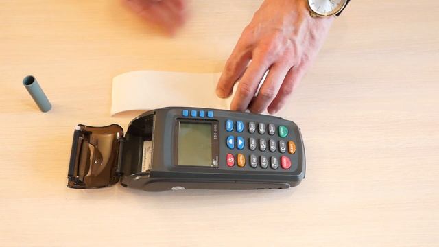 Замена чековой ленты на POS терминале PAX S90 смотреть онлайн