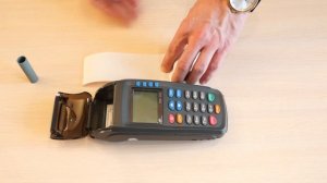 Замена чековой ленты на POS терминале PAX S90