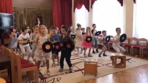 Барабанит дождик