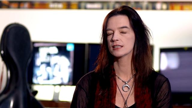 Hille Perl - BORN TO BE MILD смотреть онлайн