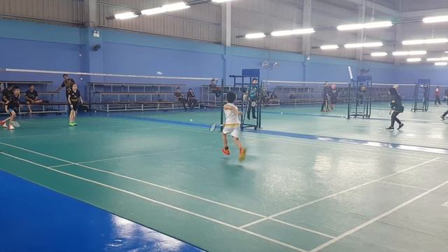 Badminton sparring 2 VS 1 - Kids 10 years old future Champ?? смотреть онлайн