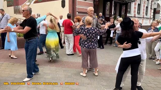 Брестские композиторы рулят! Танцы на Советской! Dancing and songs! Brest composer and Orchestra! смотреть онлайн