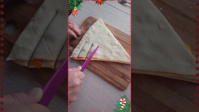 Изумительная "елочка" из слоеного теста смотреть онлайн