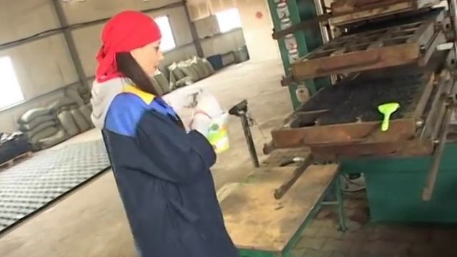 Новый тротуар из старых покрышек смотреть онлайн