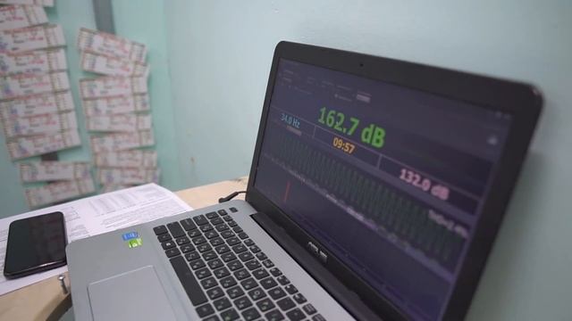 Разбиваем Сабвуфером боковое стекло ВАЗ 2109! смотреть онлайн