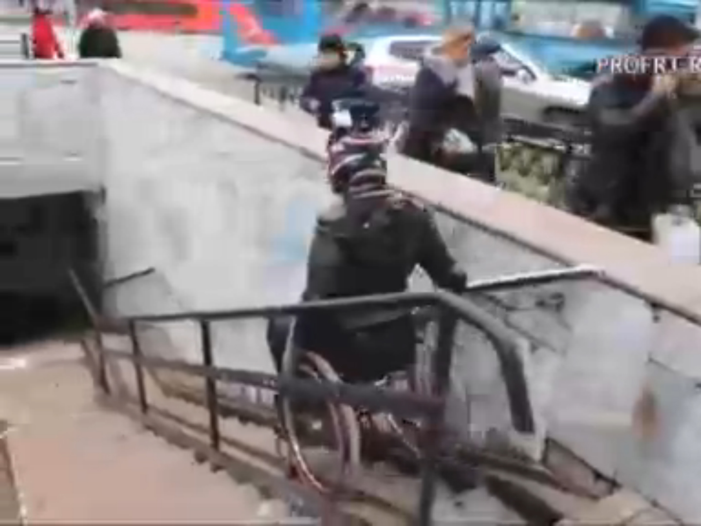 Каскадер тестирует пандусы в наших городах смотреть онлайн