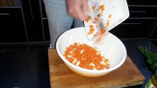 Оливье с семгой и креветками. смотреть онлайн