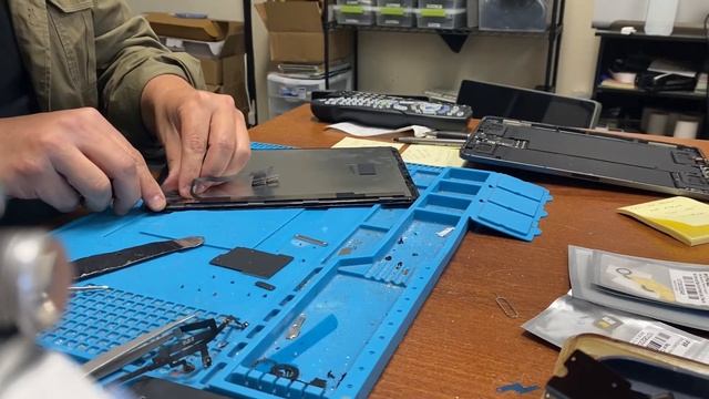iPad Pro 11 inch 3rd Gen Screen Replacement step by step - Part 2 смотреть онлайн