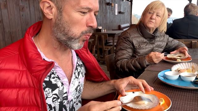 Самое вкусное! МОРЕПРОДУКТЫ морские ежи, гребешки и устрицы | еда Владивостока | 365 влогов в 2021 смотреть онлайн