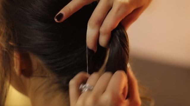 How to Do a Prom Hair Updo : Bridal Hair & Other Styles смотреть онлайн