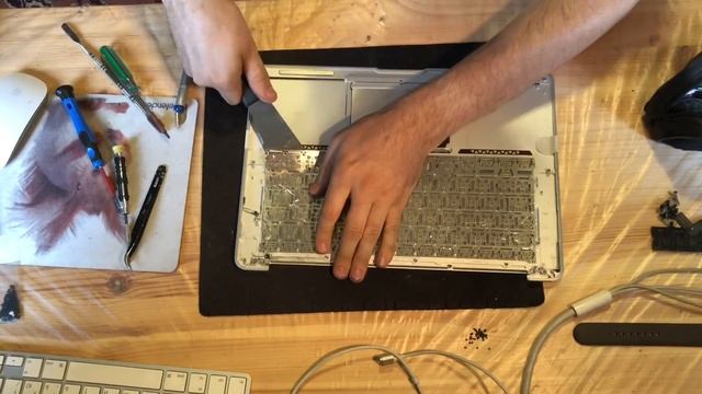Замена клавиатуры MacBook Air 13” Mid 2012 A1466