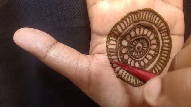 Circle mehndi design for hands || Simple gol mehndi design for beginners || THE MAGICAL MEHNDI смотреть онлайн