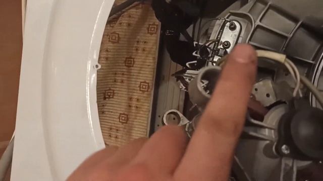 Замена щёток электродвигателя стиральной машинки INDESIT своими руками. смотреть онлайн