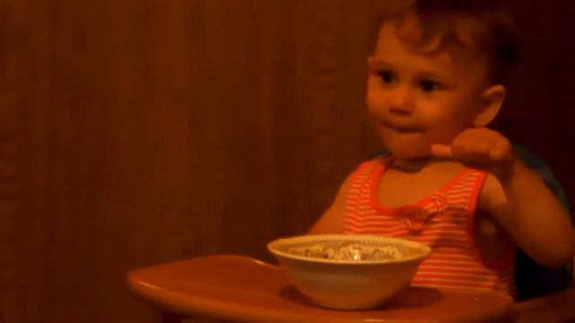 Как научить ребенка кушать самостоятельно. смотреть онлайн