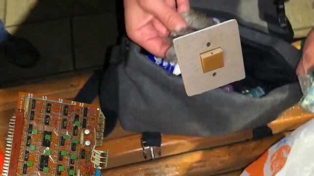 когда дома разбираешь рюкзак с хабаром смотреть онлайн