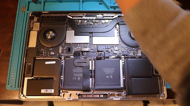 Bad Battery A1802 Macbook Pro 2017 15 inch смотреть онлайн