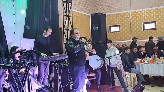 Dilmurod Madmusayev Quvasoyda Sanatkorlar Davrasida.O‘yna Kuyov Popuri Eroncha Qo‘shiqlar.