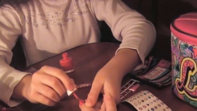 Делаю маникюр маме. Еще один волшебный сундучок, в котором набор для маникюра смотреть онлайн