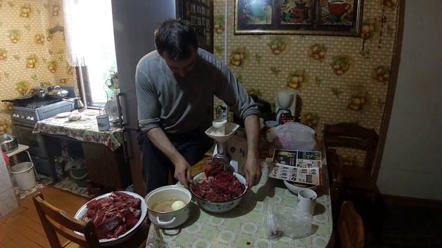 МЕДВЕДЬ! ЧТО ДЕЛАТЬ С ДОБЫТЫМ МЕДВЕДЕМ? ЕСТЬ ИЛИ НЕ ЕСТЬ ЕГО МЯСО?! КАК ГОТОВИМ МЫ... смотреть онлайн
