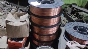 Как мотают проволоку с большой катушки на маленький