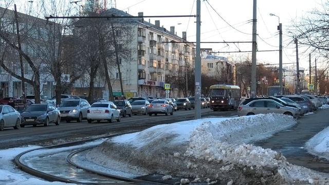 Встреча трамваев Tatra T6B5SU №758 маршрут 21 и Tatra T3SU №609 маршрут 3 (Екатеринбург) смотреть онлайн