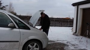 Замена лампочки в автомобиле Opel Meriva