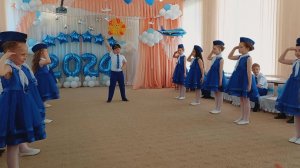 Стюардессы и пилот. Улётный авиарейс 2024