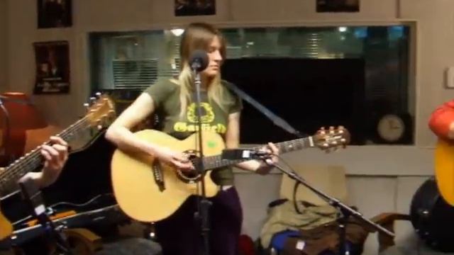 Remmelt Muus & Femke - here comes the sun , live yn Noardewy смотреть онлайн
