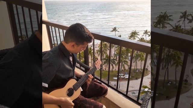 Cadense5 Playing the Guilele in Hawaii смотреть онлайн