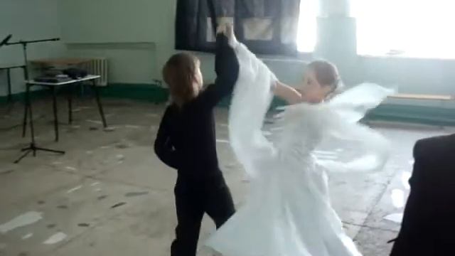 Танец "Вальс" MPG смотреть онлайн