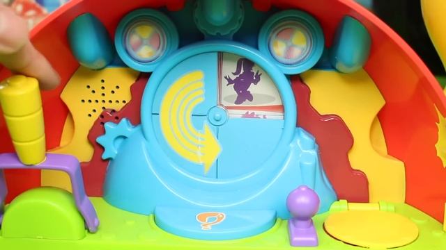 Mickey Mouse Toys with Roadster Racers смотреть онлайн